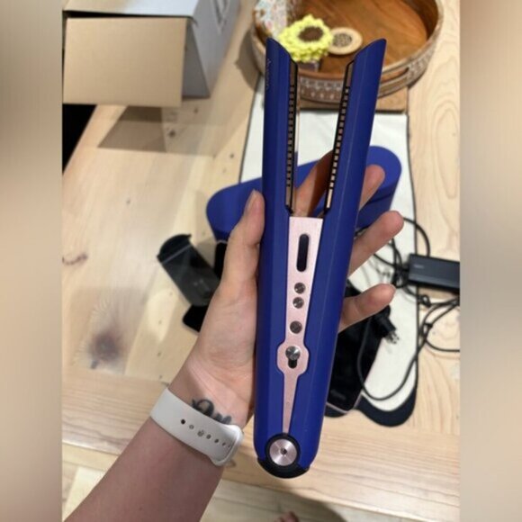 LIKE NEW- DYSON CORALLE STRAIGHTENER - Picture 5 of 6